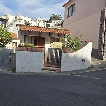 Apartment La Malti Accogliente Vicino Al Mare Ed Al Centro Di Lacco Ameno Ischia